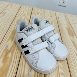 Adidas Grand Court Kids
Sneakers Size 10